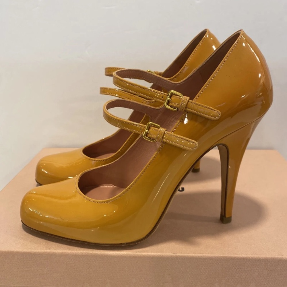 Miu Miu mustard yellow patent leather pumps size 36